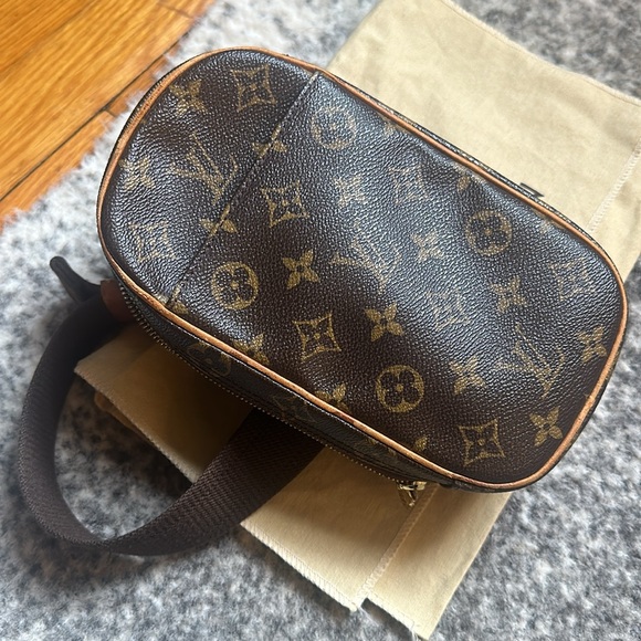 Louis Vuitton Bum Bag - Picture 13 of 13
